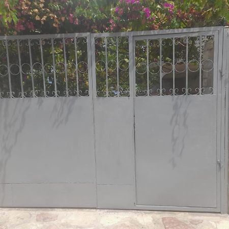 Mona'S Guesthouse Sarande Exterior photo