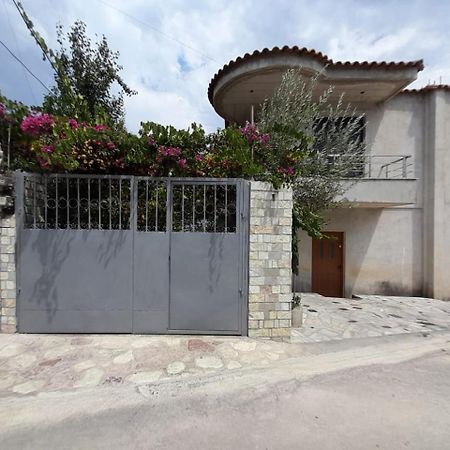 Mona'S Guesthouse Sarande Exterior photo