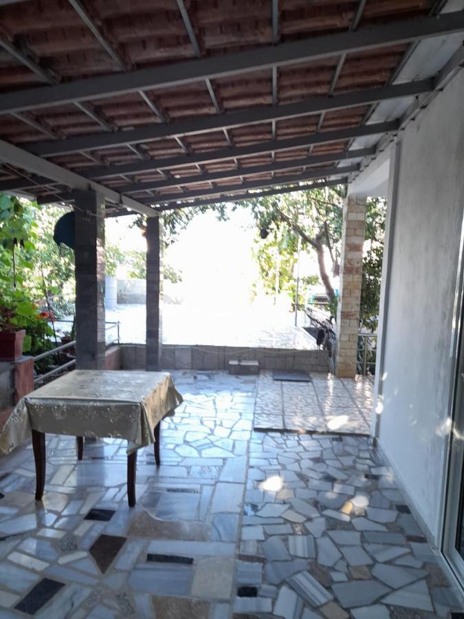 Mona'S Guesthouse Sarande Exterior photo