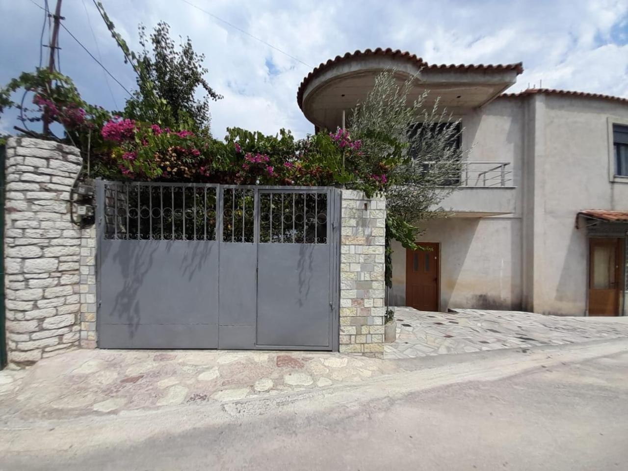 Mona'S Guesthouse Sarande Exterior photo