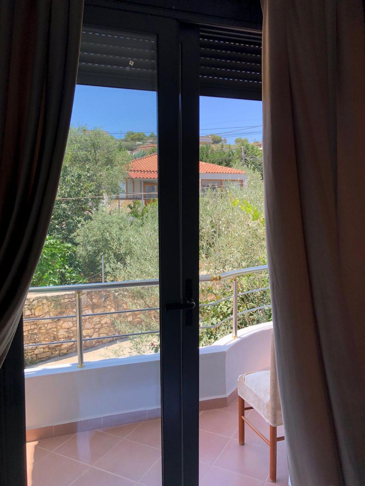 Mona'S Guesthouse Sarande Exterior photo