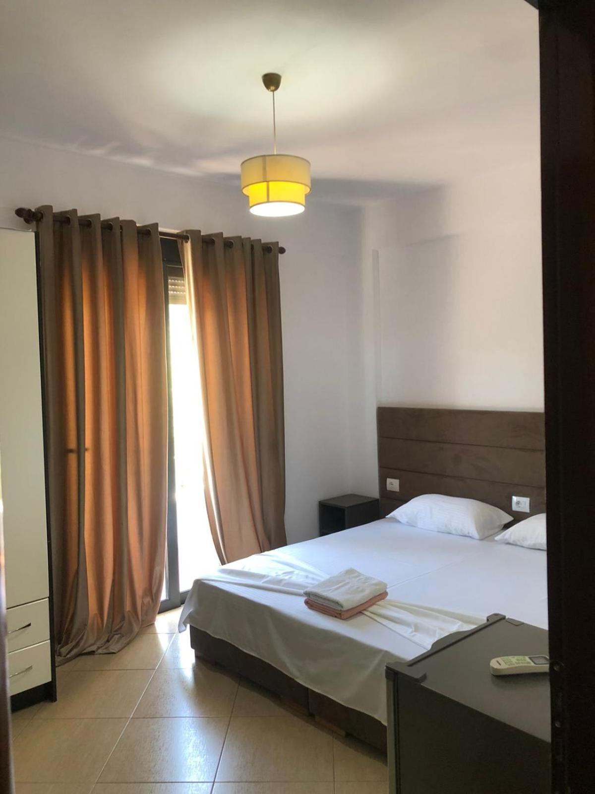Mona'S Guesthouse Sarande Exterior photo