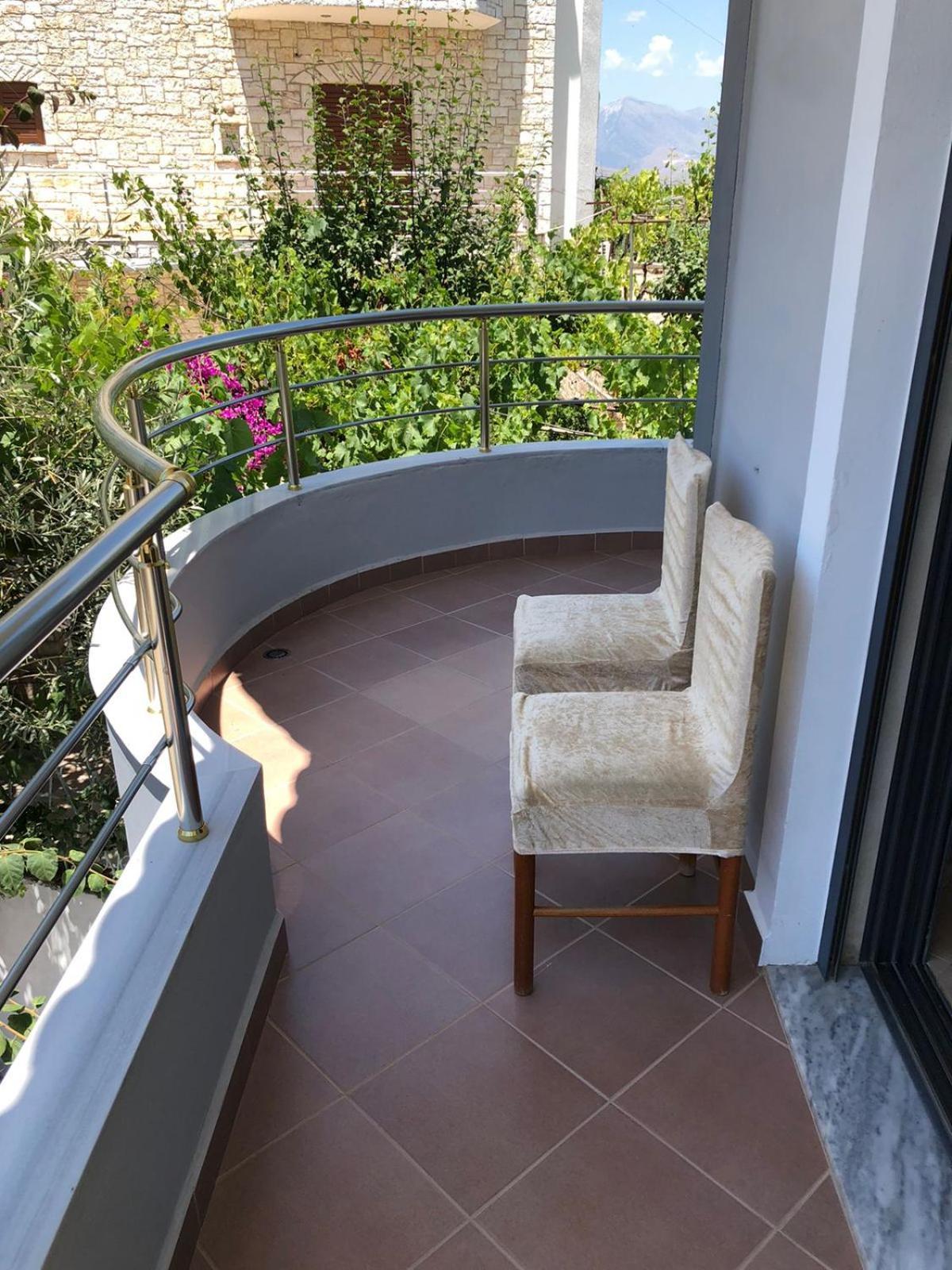 Mona'S Guesthouse Sarande Exterior photo