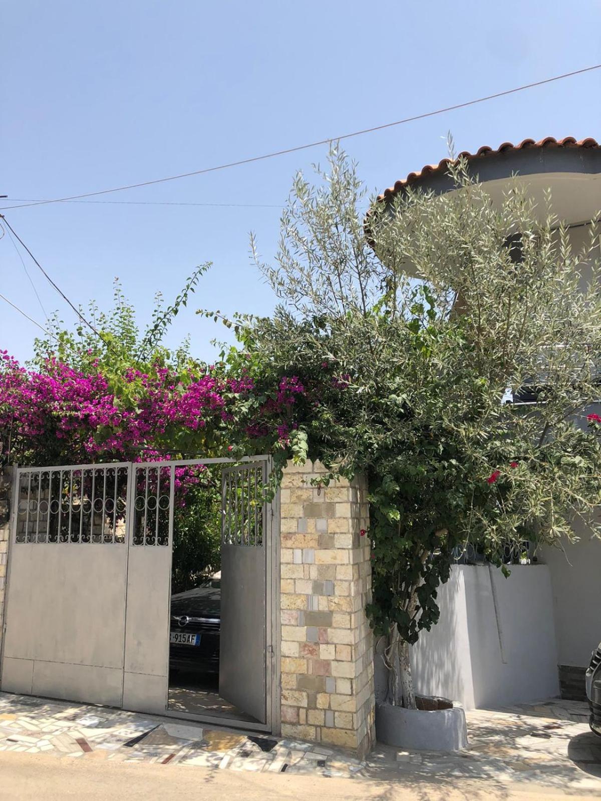 Mona'S Guesthouse Sarande Room photo