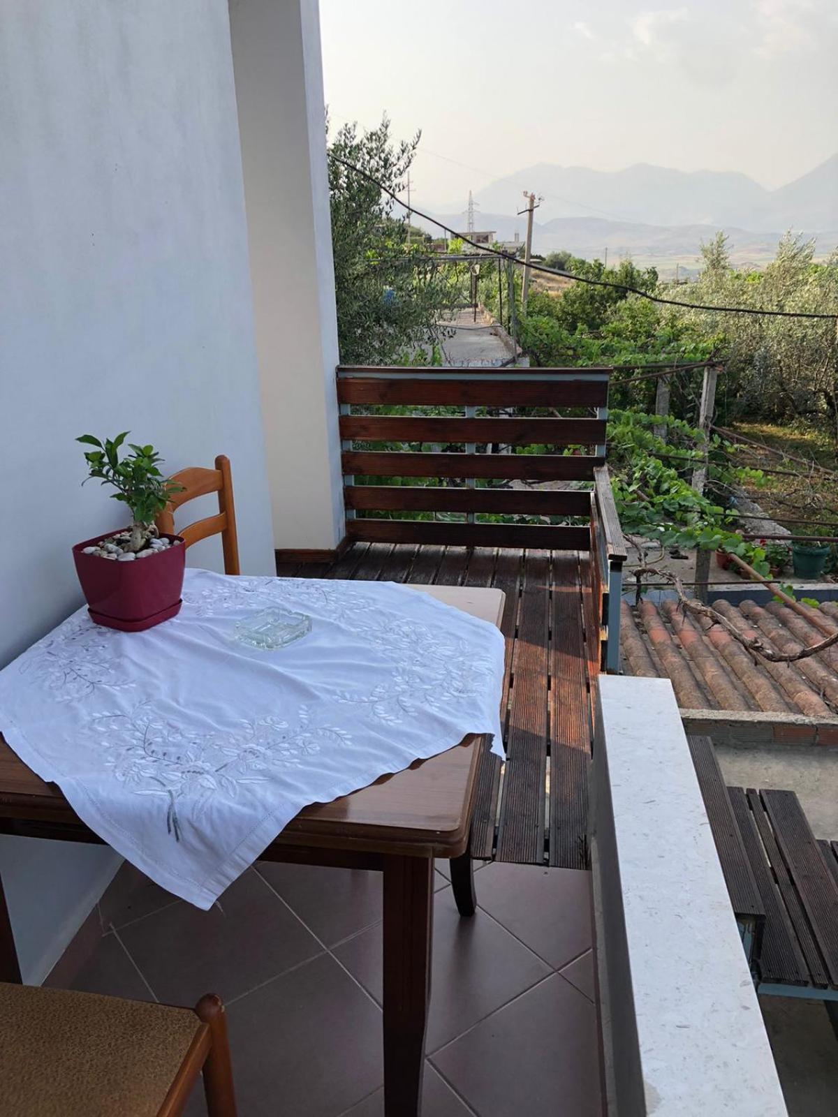 Mona'S Guesthouse Sarande Exterior photo