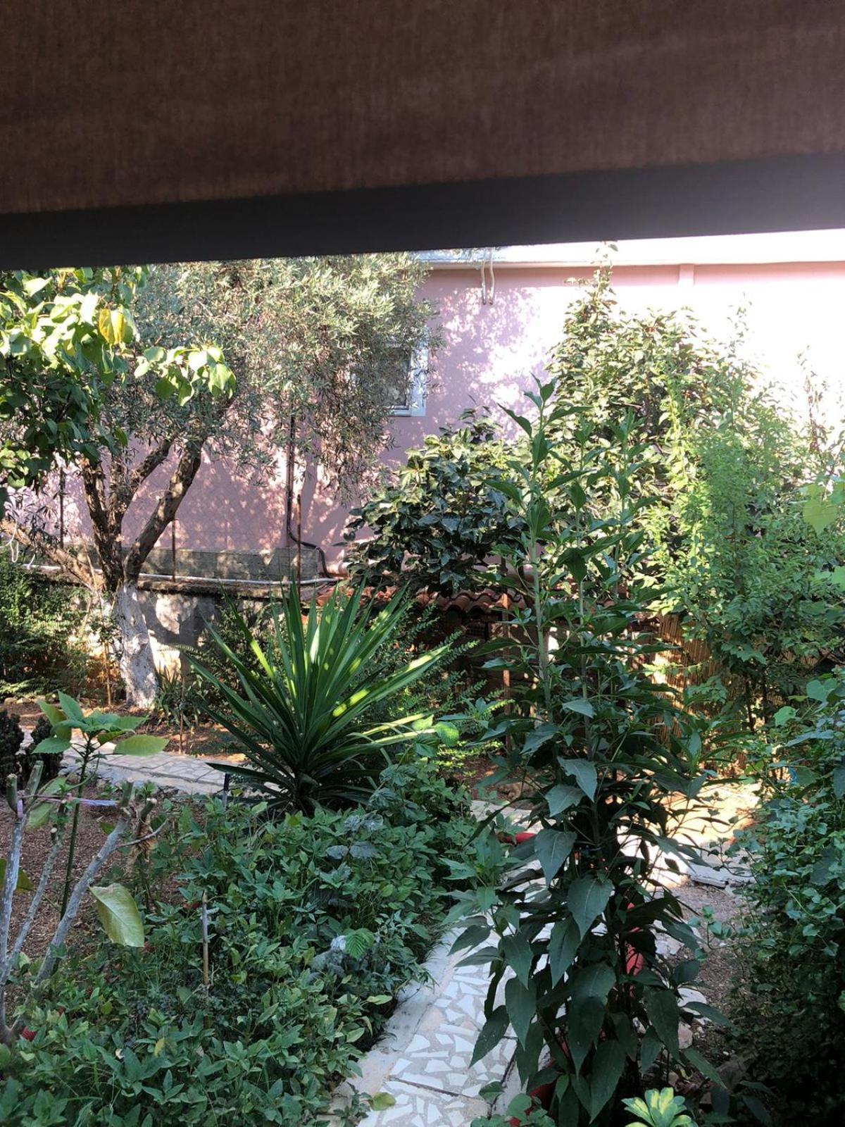 Mona'S Guesthouse Sarande Exterior photo
