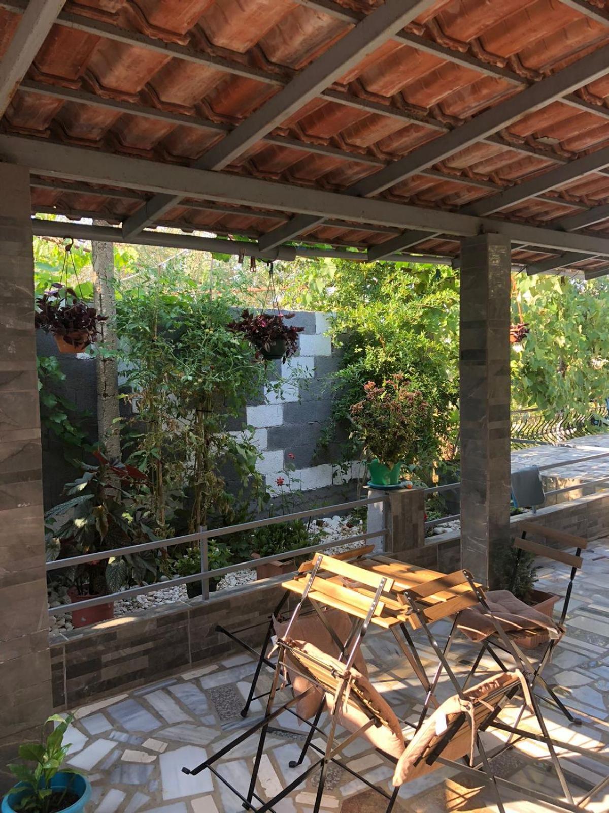 Mona'S Guesthouse Sarande Exterior photo