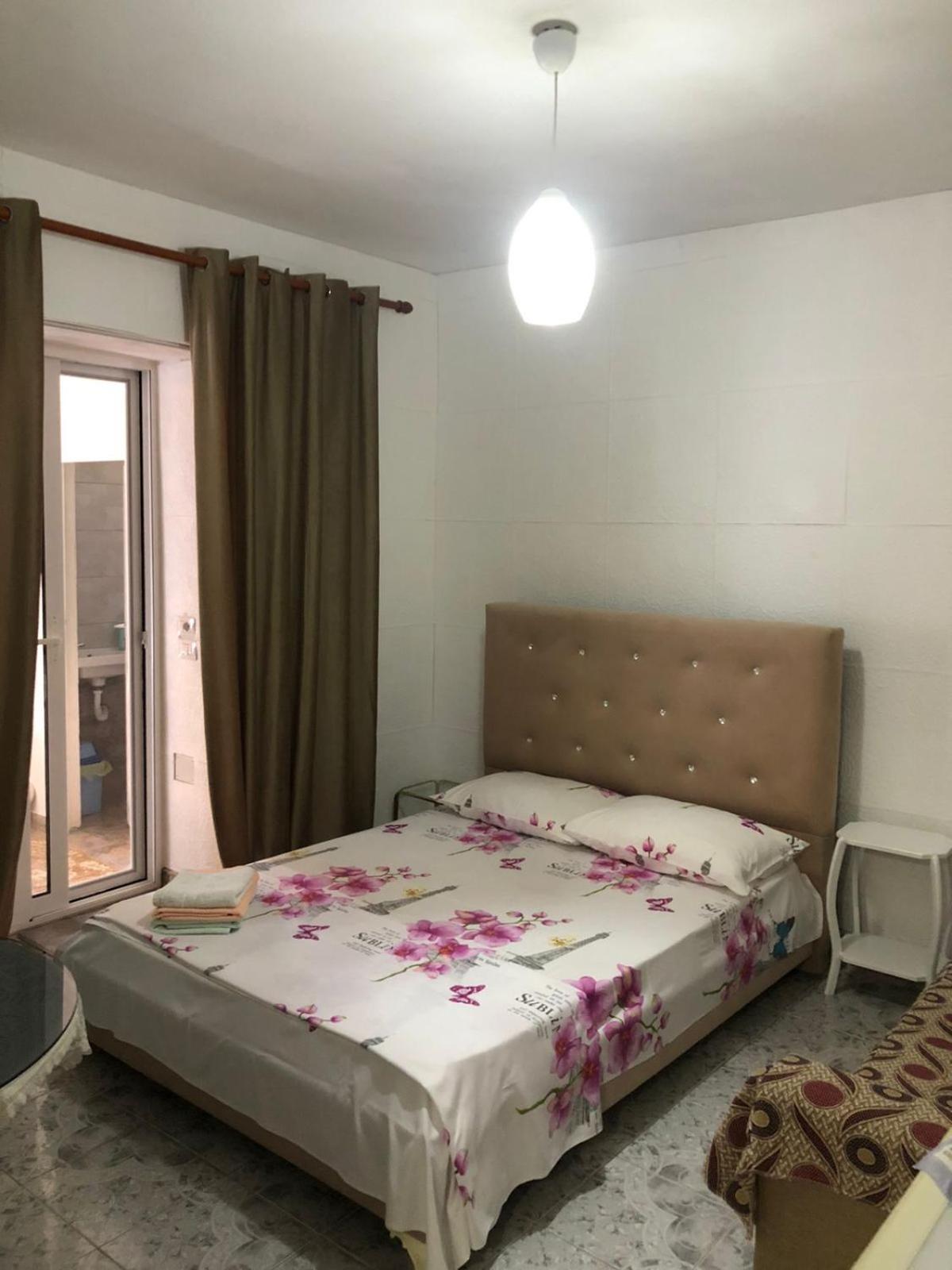 Mona'S Guesthouse Sarande Exterior photo