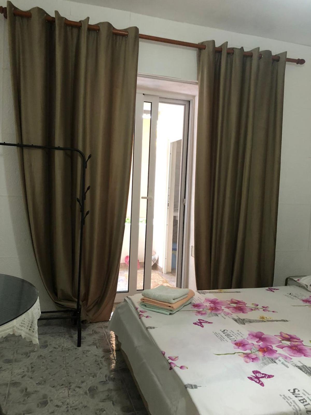 Mona'S Guesthouse Sarande Exterior photo