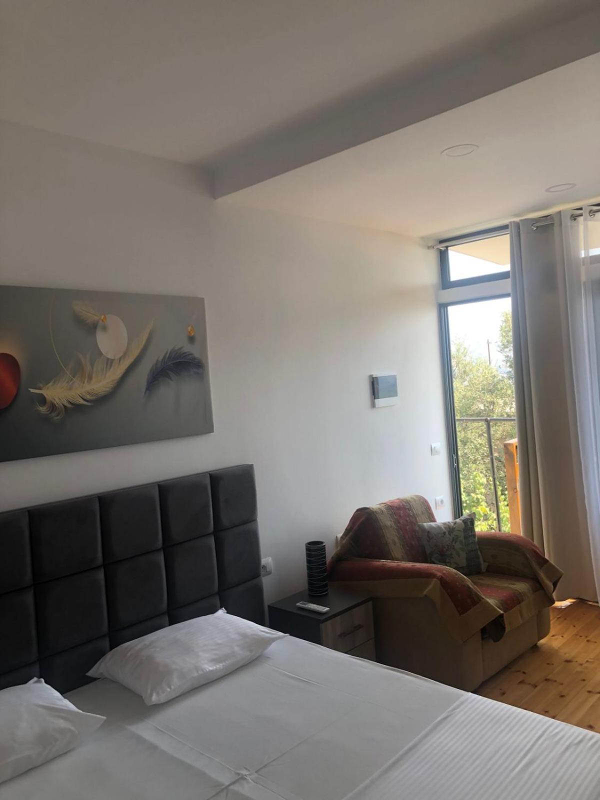 Mona'S Guesthouse Sarande Exterior photo